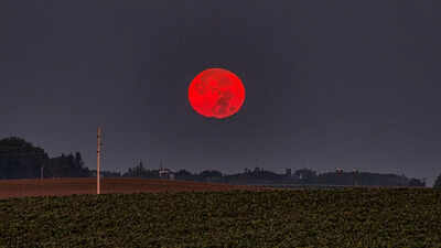why-the-moon-turns-red-during-a-total-lunar-eclipse.jpg