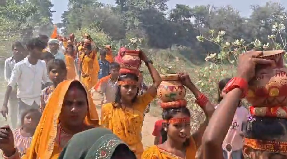 कुंडल-2 पंचायत में श्री विष्णु महायज्ञ को लेकर भव्य कलश शोभा यात्रा निकाली गई