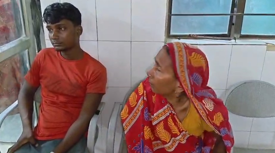 सिंघिया से बड़ी और अजनबी खबर मरीज ने सर्प को लेकर पहुंचा पीएचसी