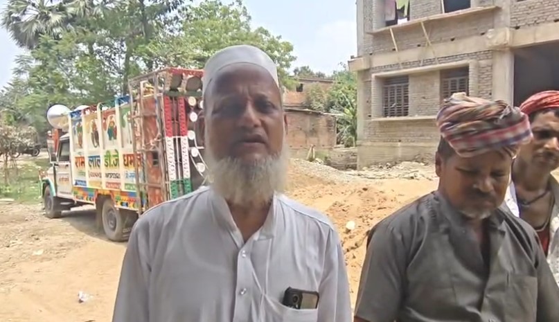 सिंघिया से बड़ी खबर दबंग ठिकेदार घटिया पंचायत सरकार भवन निर्माण कर रहा