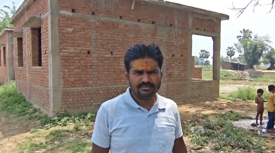 सिंघिया से बड़ी खबर,ठिकेदार की लापरवाही से स्कूल निर्माण कार्य अधूरा है